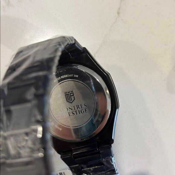 Montres prestige Black Stainless Steel Watch with Textured Dial - Picture 5 of 6